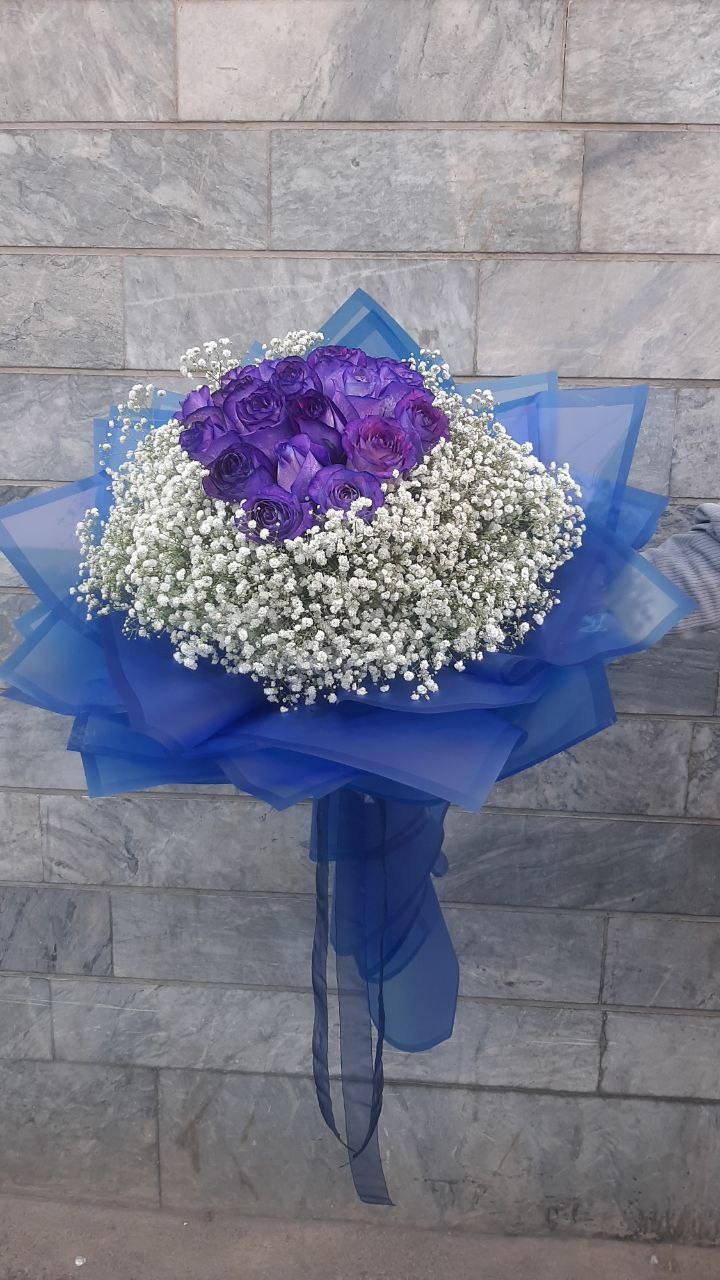 دسته گل طبیعی ژیپسوفیلیا و رز هلندی شیک و رومانتیک